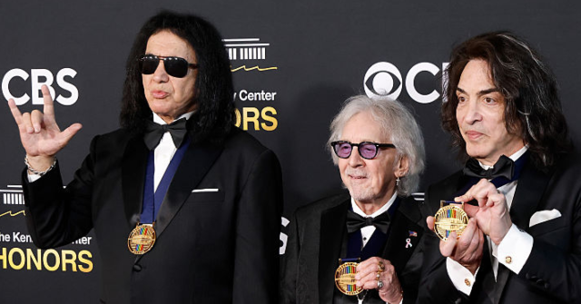 
                            Exclusive: Gene Simmons Praises Trump’s Oval Office at Kennedy Center Red Carpet: ‘Terrific; It Used to Be Drab’