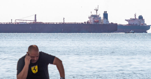 Venezuela Slows Down Loading of Oil Tankers as U.S. Cracks Down on Illegal Shipments