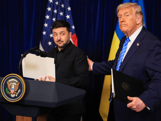 PALM BEACH, FLORIDA - DECEMBER 28: U.S. President Donald Trump and Ukrainian President Vol