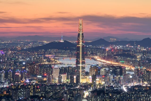 TOPSHOT-SKOREA-LIFESTYLE-CITY-SKYLINE TOPSHOT - This photo taken on May 19, 2018 shows a general view of the Lotte tower (front
