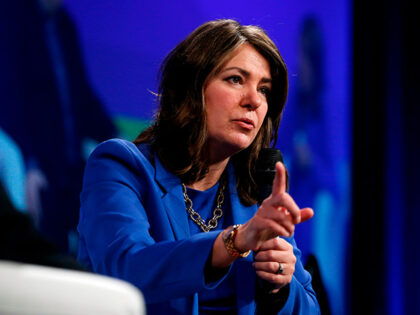 Alberta Premier Danielle Smith Ready to Ship Oil Through U.S. to Pacific Buyers