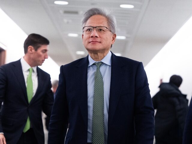 Nvidia CEO Jensen Huang Meets with Trump to Discuss AI Export Controls, State-by-State Regulation
