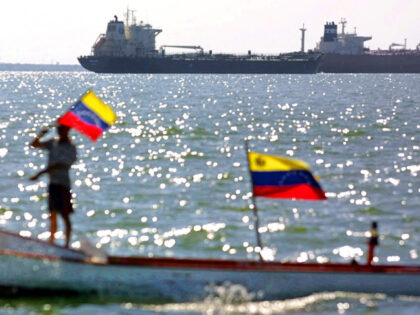 Venezuelan Oil Tanker fisher flies the Venezuelan flag on his boat in front of moored tanker Pilín León, 18 De