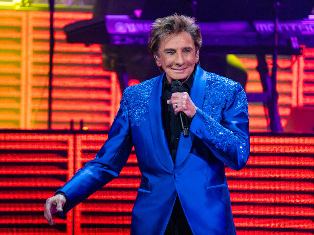 barrymanilow LONDON, ENGLAND - MAY 23: Barry Manilow performs at The Palladium on May 23, 2024 in Londo