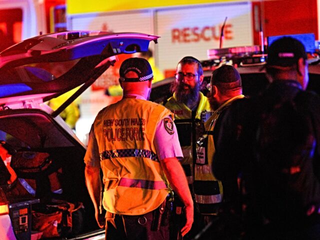 bondi beach attack SYDNEY, AUSTRALIA - DECEMBER 14: Police teams take security measures in the area where a t