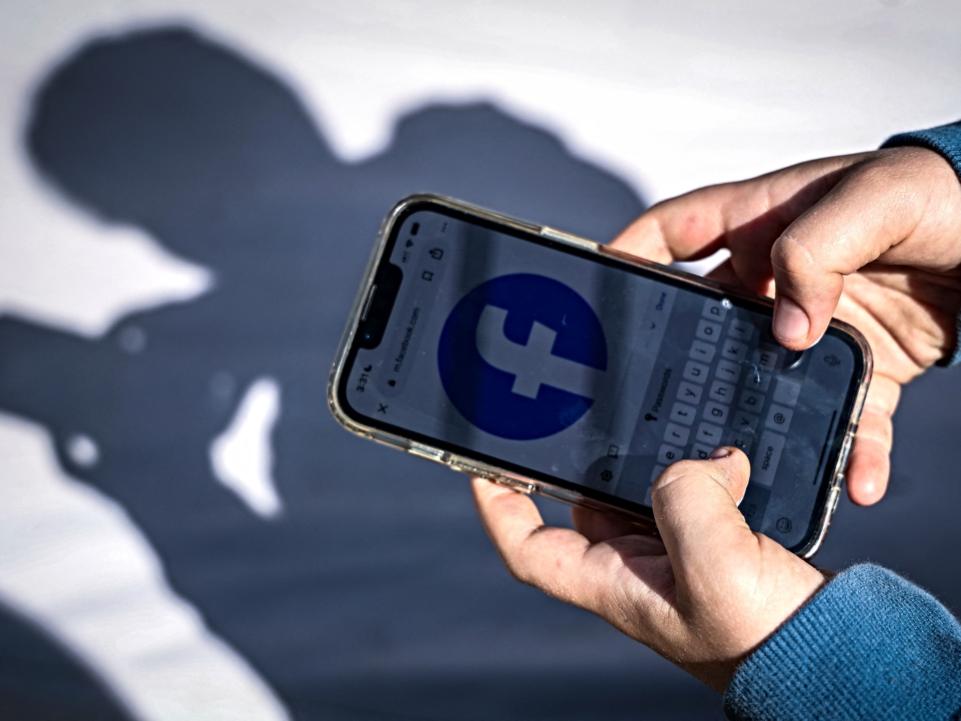 Meta Starts Kicking Australian Children Off Instagram and Facebook