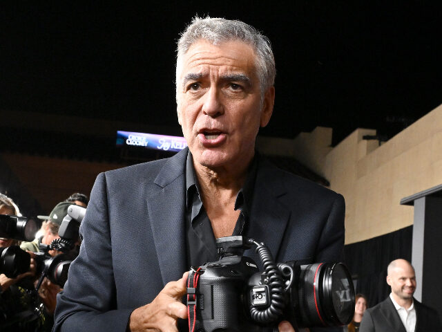 LOS ANGELES, CALIFORNIA - NOVEMBER 11: George Clooney attends the Los Angeles Premiere of