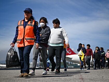 Report: Trump Deports More Nicaraguans in His First 9 Months than All of 2023-2024