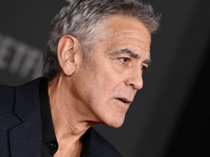 LOS ANGELES, CALIFORNIA - NOVEMBER 11: George Clooney attends the Los Angeles Premiere of