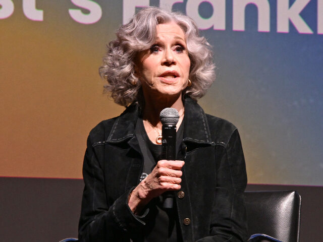 janefonda LOS ANGELES, CALIFORNIA - DECEMBER 04: Actor and Impact Entertainment Visionaries Award ho