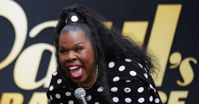 
                            Watch: Comedian Leslie Jones Demands All ICE Employees 'Go to Prison' After the Midterm Elections