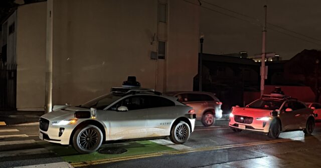 WATCH: Traffic Chaos in San Francisco as Power Outage Stalls Self-Driving Cars