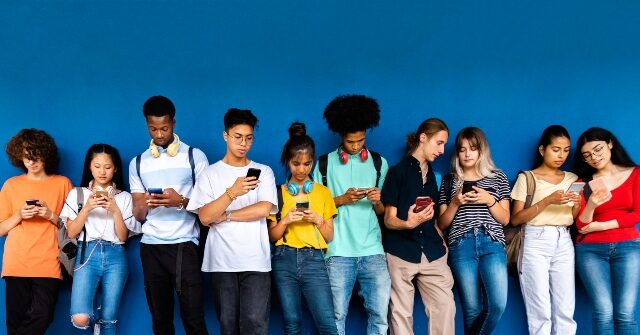 Parents Worldwide Debate Teenager Social Media Ban Following in Australia’s Footsteps