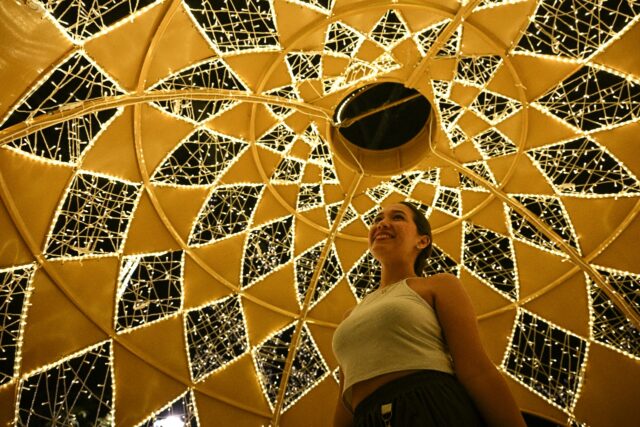 Christmas adornments at Los Proceres boulevard in Caracas mask the anxiety of Venezuelans