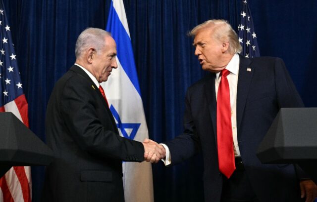 Israeli Prime Minister Benjamin Netanyahu (L) said US President Donald Trump (R) would be