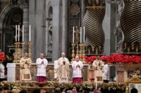 Pope urges Russia, Ukraine dialogue in Christmas blessing