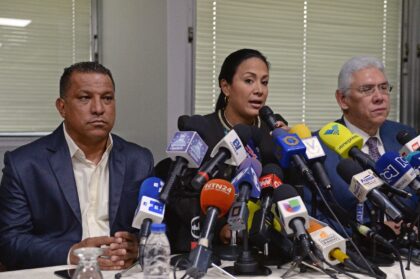 Venezuelan former governor of Nueva Esparta state and regime critic Alfredo Diaz (L), seen