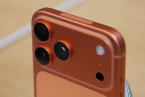 Apple AI chief to retire as former Microsoft exec takes over