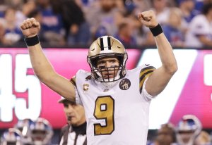 Brees, Fitzgerald among Hall of Fame finalists; Ward, Smith snubbed