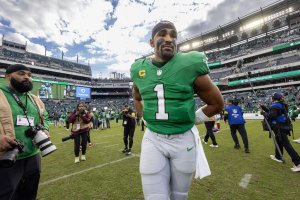 Eagles' Jalen Hurts to 'learn from' career-high 5 turnovers vs. LAC