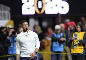 Marcus Freeman, Notre Dame agree to restructured pact amid NFL links