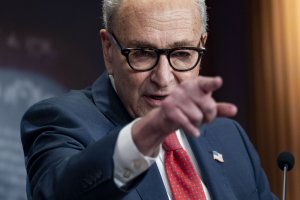 Multiple bomb threats made against Sen. Schumer's New York offices