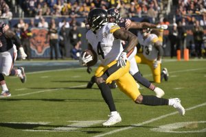 NFL reviews incident between Steelers wide receiver Metcalf, Lions fan