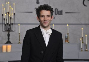 'SNL' skewers President Trump's Air Force One press gaggle