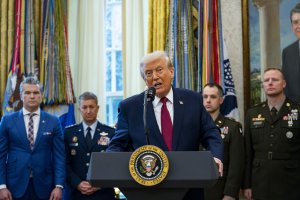 Trump awards 13 service members with new Mexican Border Defense Medal