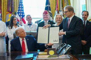 Trump signs executive order supporting medical marijuana
