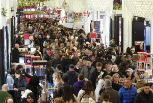 Visa: E-commerce, electronics drive holiday spending up 4%