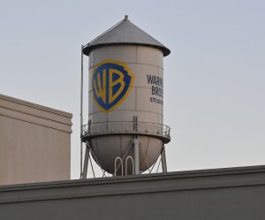 Warner Bros. urges shareholders not to take Paramount's hostile bid