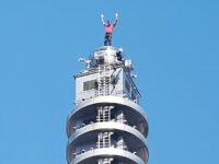 WATCH: American Climber Summits 1,667-Foot Skyscraper with No Ropes