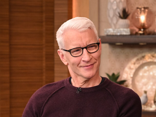 Kelly Ripa and Mark Consuelos co-host "Live with Kelly and Mark" for the last ti