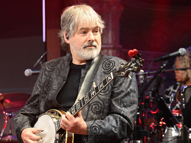 Banjo Player Béla Fleck Cancels Kennedy Center Shows over ‘Politics’