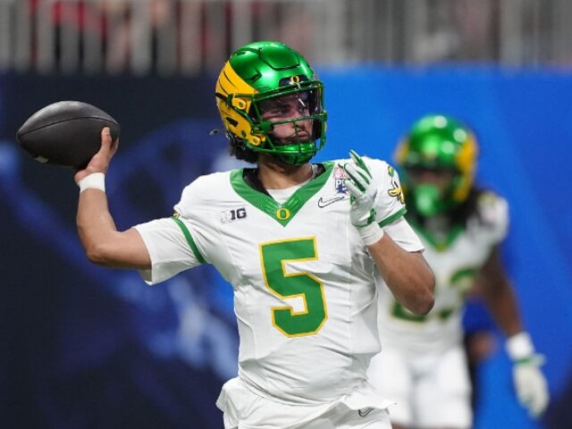 Dante Moore Will Return to Oregon in 2026, Shaking Up NFL Draft Boards