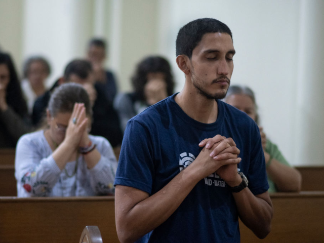 Report: Nicaraguan Communists Ban Door-to-Door Evangelism in Catholic Dioceses