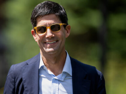 Kevin Warsh, former governor of the US Federal Reserve, walks to lunch during the Allen &a