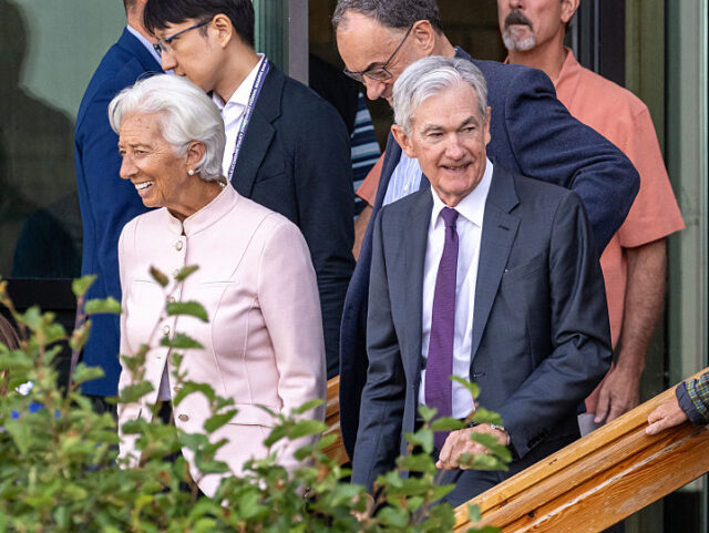 European Central Bankers Signal ‘Full Solidarity’ With Fed’s Jerome Powell