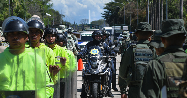 Socialists, Still in Power, Arrest at Least 14 Journalists in Venezuela