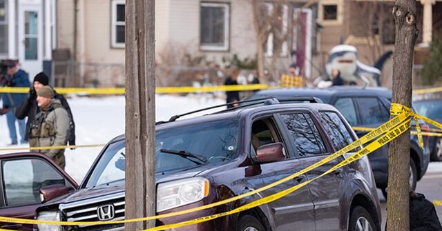 يبدو أن عميل ICE “من المحتمل أن يكون قد صدمته تلك السيارة”، ولكن السؤال هو ما إذا كان بإمكانه القفز بعيدًا