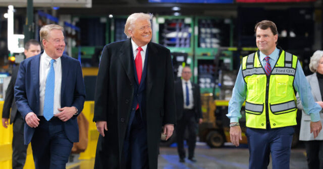 
                            Job Security: Unemployment Claims Unexpectedly Fall to 198,000