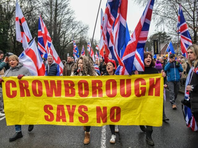 ‘Starmer Is a Traitor!’ Thousands Protest Planned Migrant Camp in Small English Town