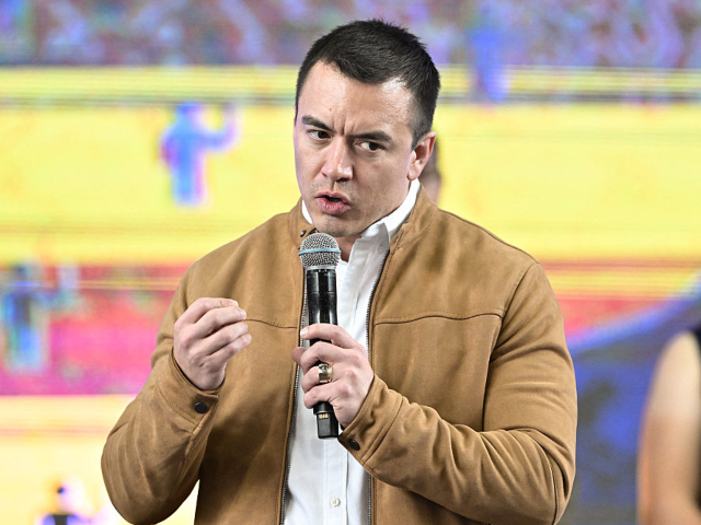 GettyImages-2257940318 Ecuador's President Daniel Noboa speaks during a ceremony to welcome new teachers at the J