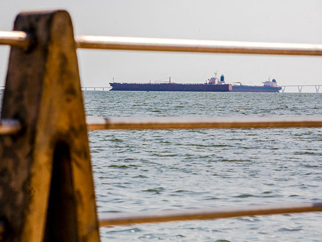 Ship Trackers Spot a Dozen Alleged Oil Tankers Fleeing Venezuela in ‘Dark Mode’