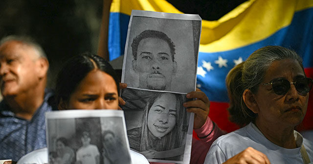 WATCH: Venezuelan Ex-Political Prisoner Dresses as Teddy Bear to Surprise His Children