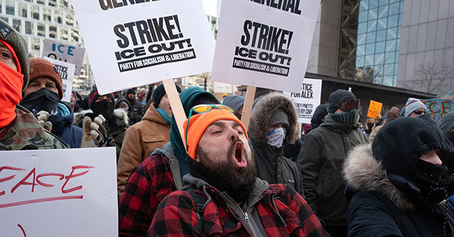 Karoline Leavitt: Trump Supports Right to Bear Arms, Not Impede ICE