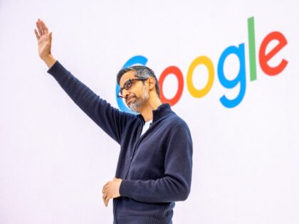 Google boss Sundar Pichai waves to conservatives