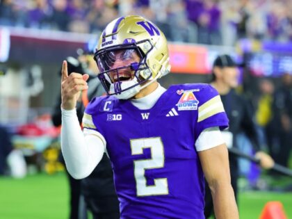 INGLEWOOD, CALIFORNIA - DECEMBER 13: Quarterback Demond Williams Jr. #2 of the Washington
