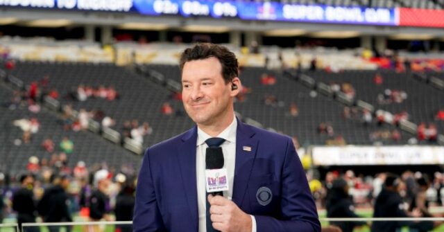 Fans Blast Tony Romo’s ‘Weird’ and ‘Sloppy’ Performance During Bills-Jags Playoff Game